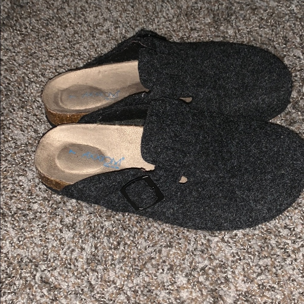 buckle clogs - Picture 2 of 6